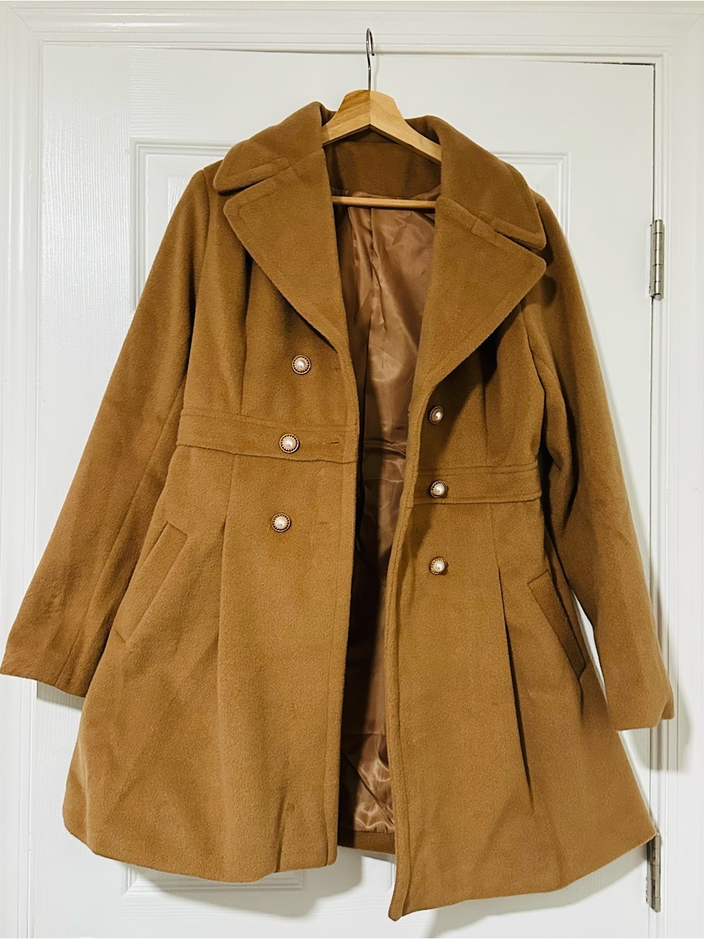Women’s Double-Breasted Wool-Blend Coat in Camel